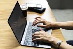 如何找正规黑客联系方式：安全专家教你合法解决网络安全问题