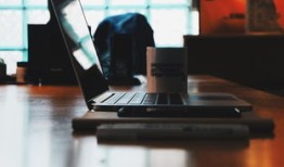 手机定位远程追踪器选购与使用全指南：从硬件挑选到法律边界，避开陷阱轻松守护家人安全