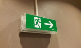 黑客一天挣1万：揭秘合法与非法赚钱路径，教你安全日入过万