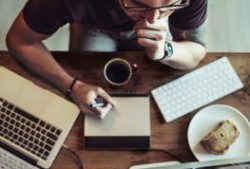 程序员外包平台：高效接单赚钱，自由工作无压力