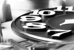 黑客24小时在线接单交易风险揭秘：保护个人信息与资金安全的必读指南